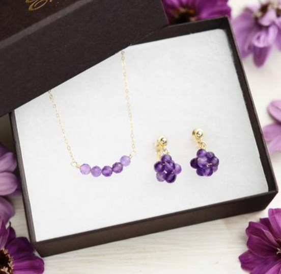 Premium gemstone hamper for mom and dad